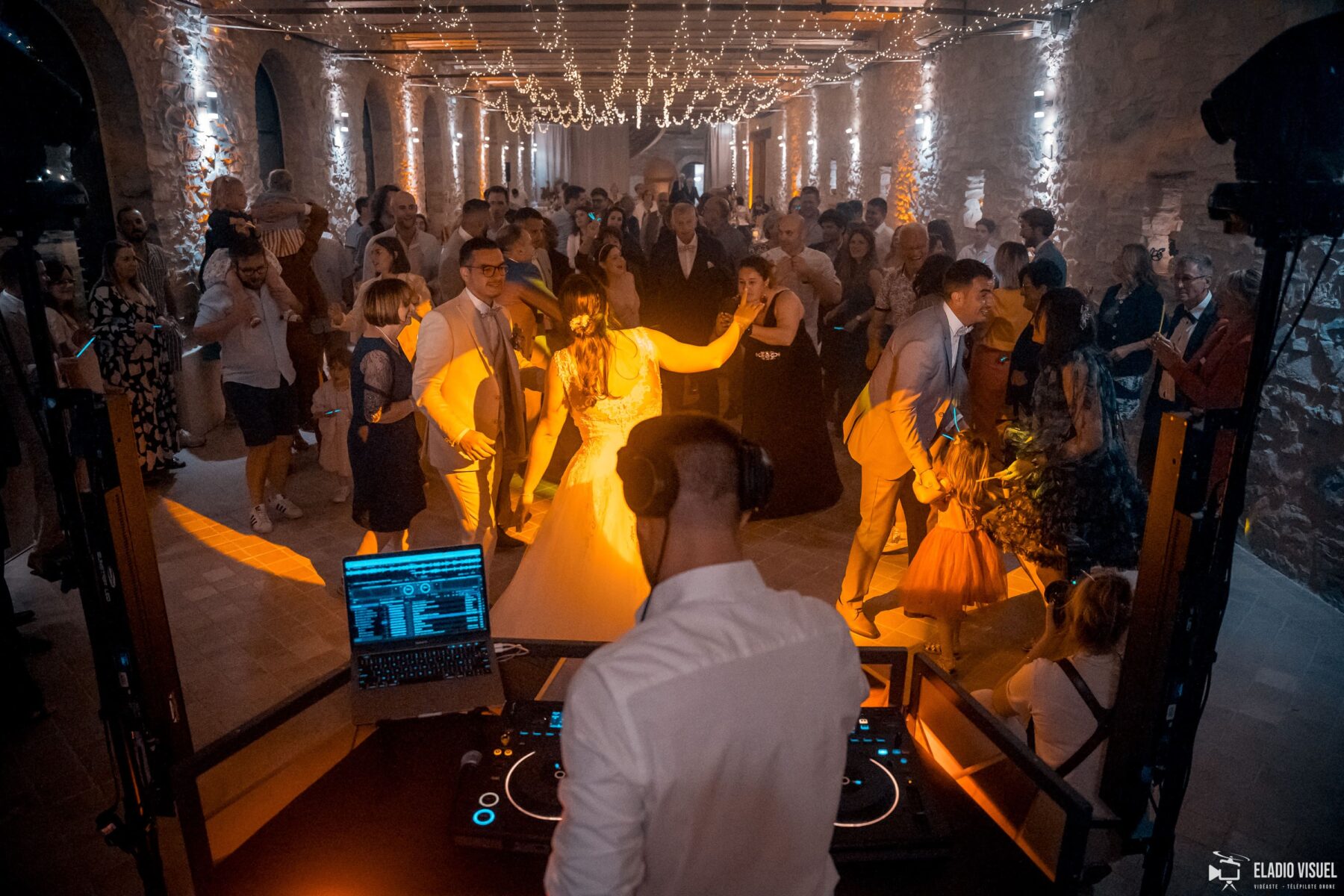 Ambiance festive par un DJ mariage Vaucluse