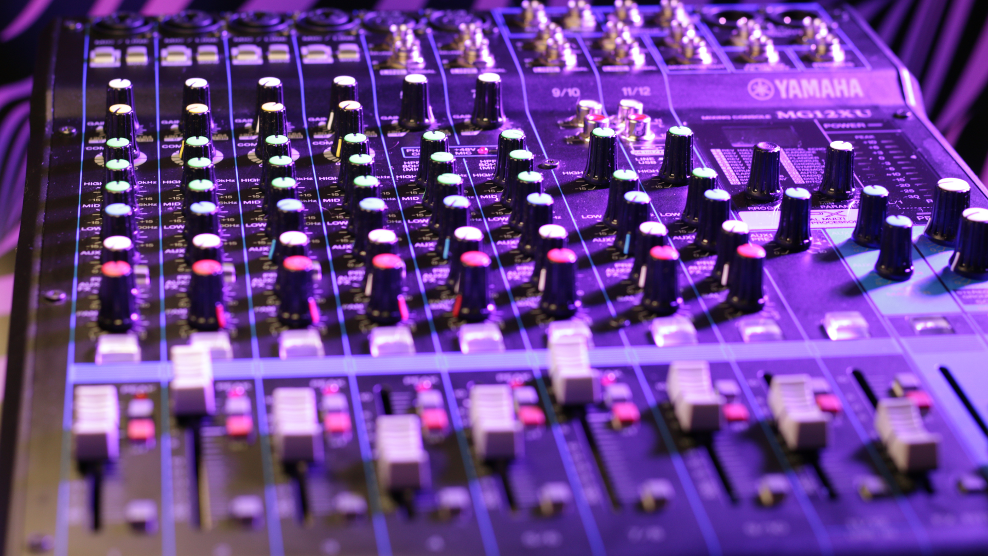 Table de mixage audio sonorisation événementielle de qualité Nîmes Avignon Uzès