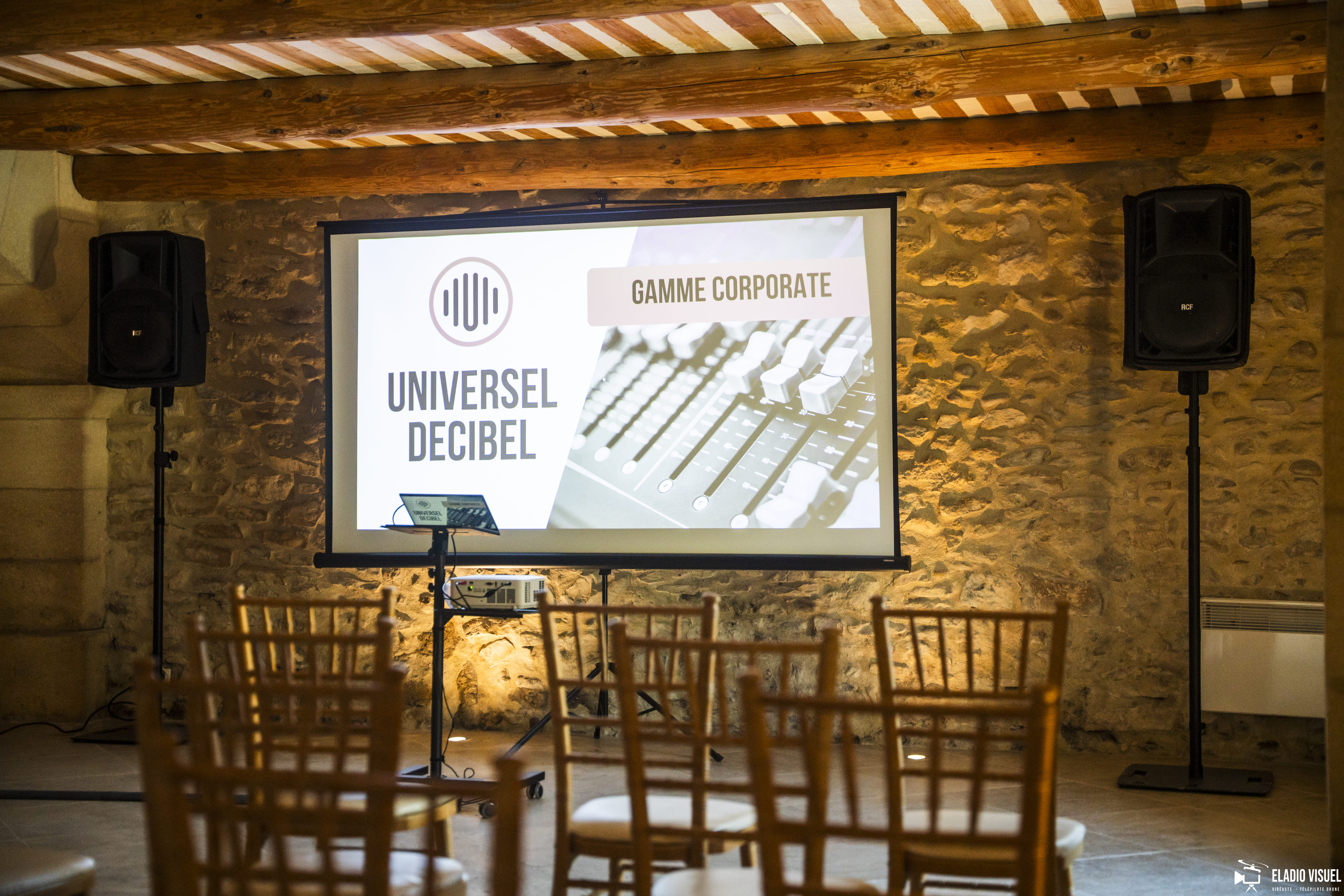 Projection vidéo sur grand écran dans un domaine sur Avignon pour un événement professionnel