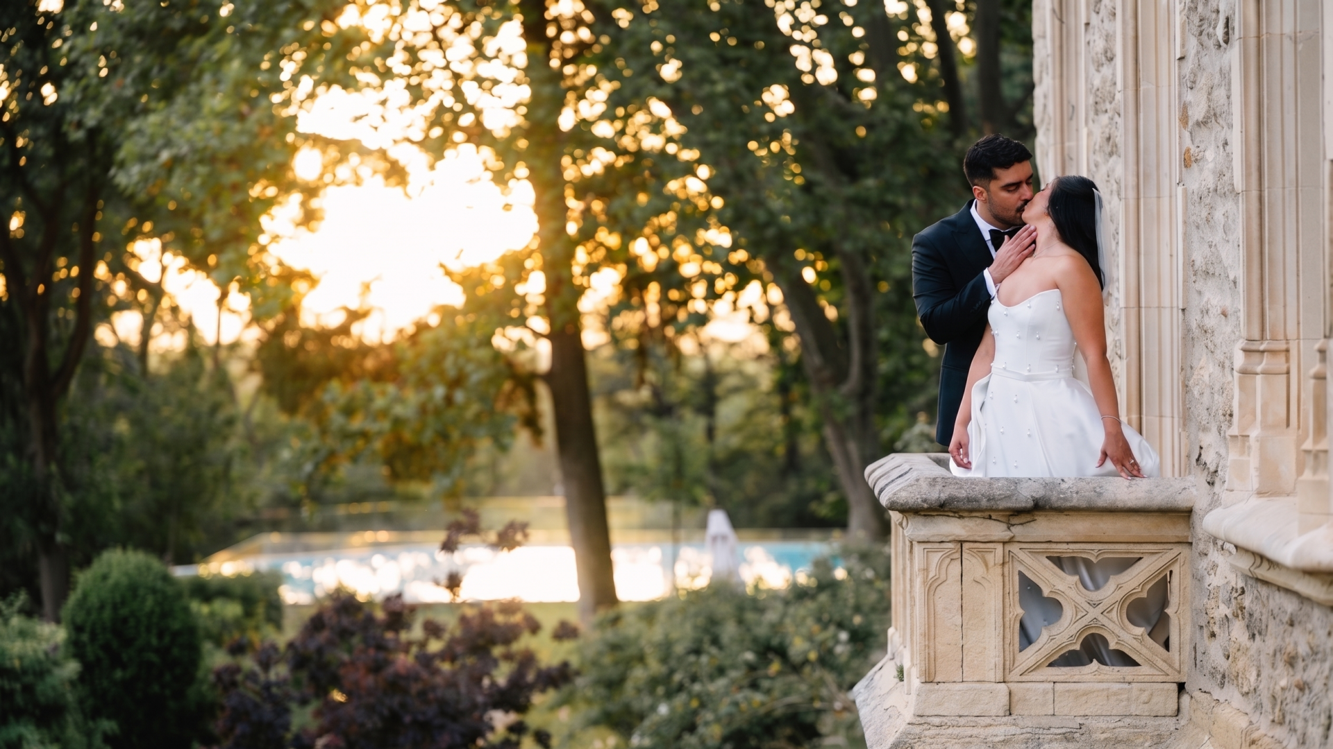 Couple américain pour un mariage au château St Laurent dans le Vaucluse