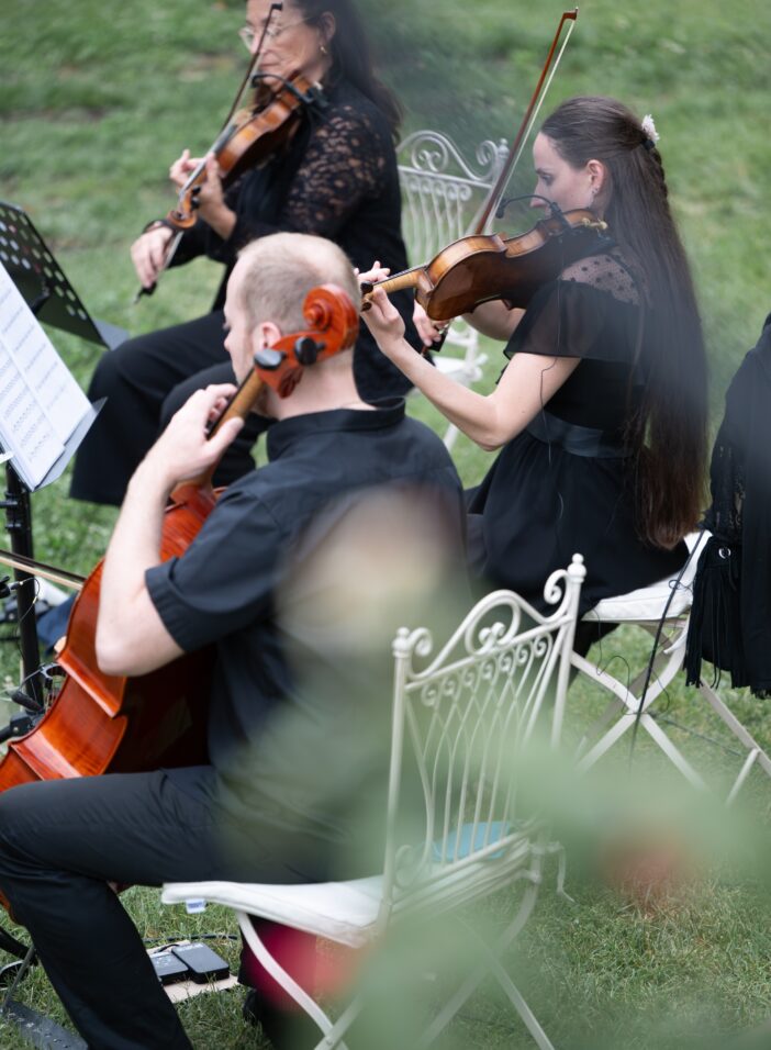 Live music violon et violoncelle pour un cocktail de mariage dans le Vaucluse